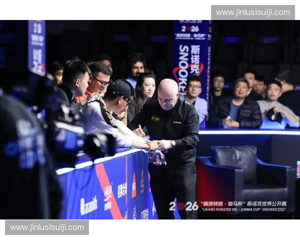 斯诺克世界杯决赛激战正酣球迷热议精彩瞬间